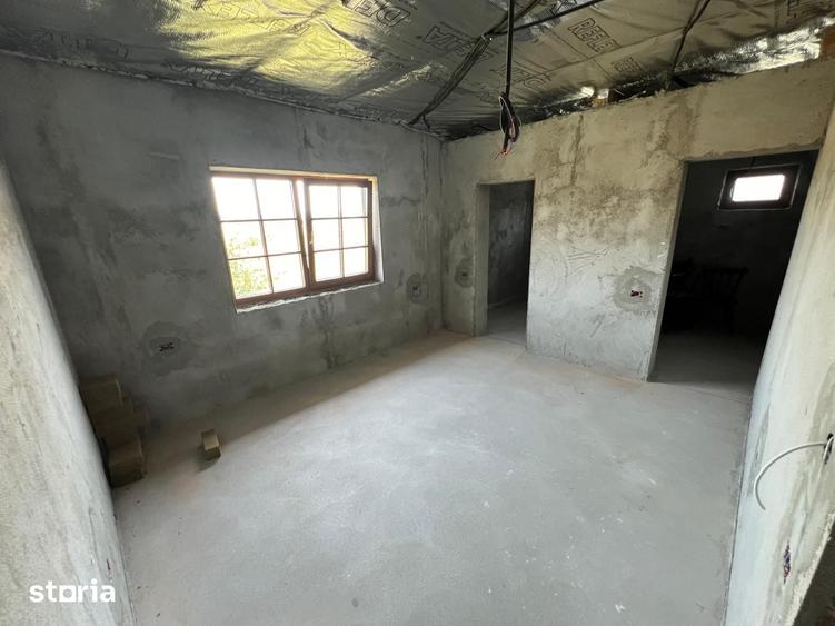 Casă cu 4 camere cu Teren 1500 Mp în Săcălășeni