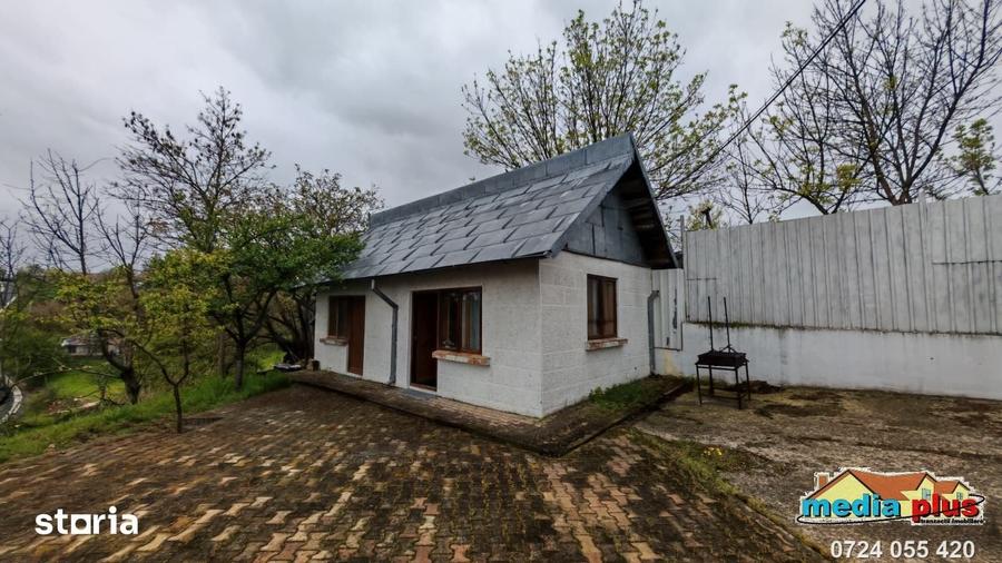Casă cu 4 camere cu Teren 2422 Mp în Foltești