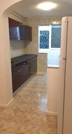 Apartament cu 3 camere decomandat în Dristor