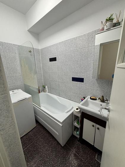 Apartament cu 2 camere decomandat în 1 Mai