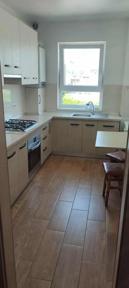 Apartament cu 2 camere decomandat în Tractorul