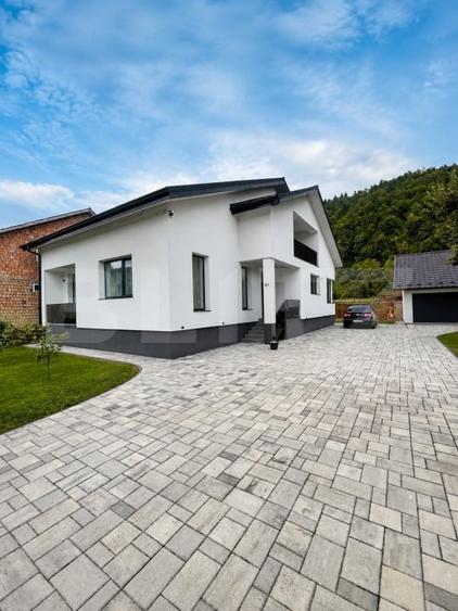 Casă individuală cu 3 camere cu Canalizare în Exterior Sud