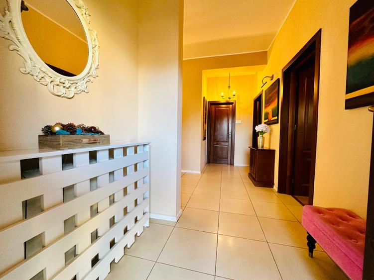 Casă individuală cu 7 camere cu Teren 1346 Mp în Berceni