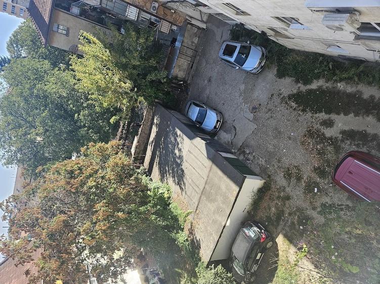 Spațiu comercial, de 12 mp, în Complex Studențesc