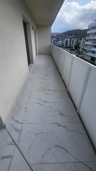 Apartament cu 2 camere semidecomandat, mobilat în Florești