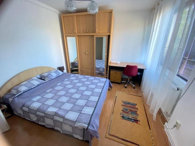 Apartament cu 3 camere semidecomandat în Medicină