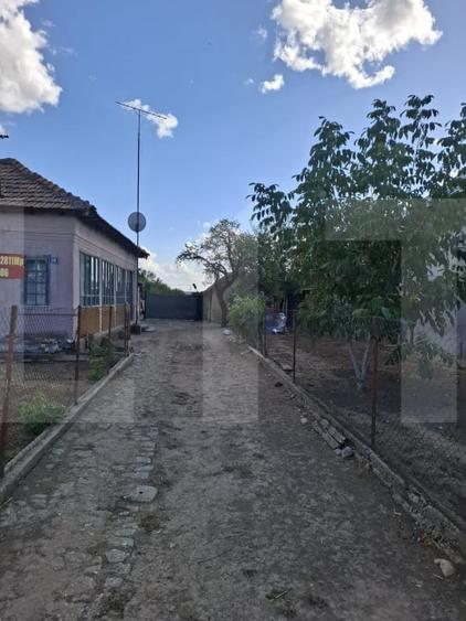 Casă individuală cu 5 camere cu Canalizare în Coteana
