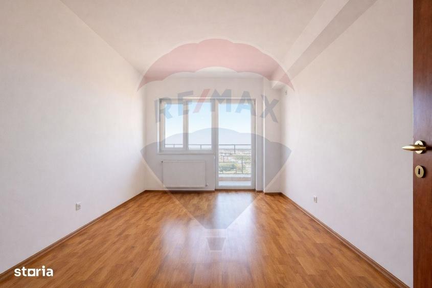 Apartament cu 3 camere în Cățelu