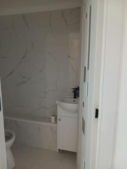 Apartament cu 3 camere decomandat în Păcii