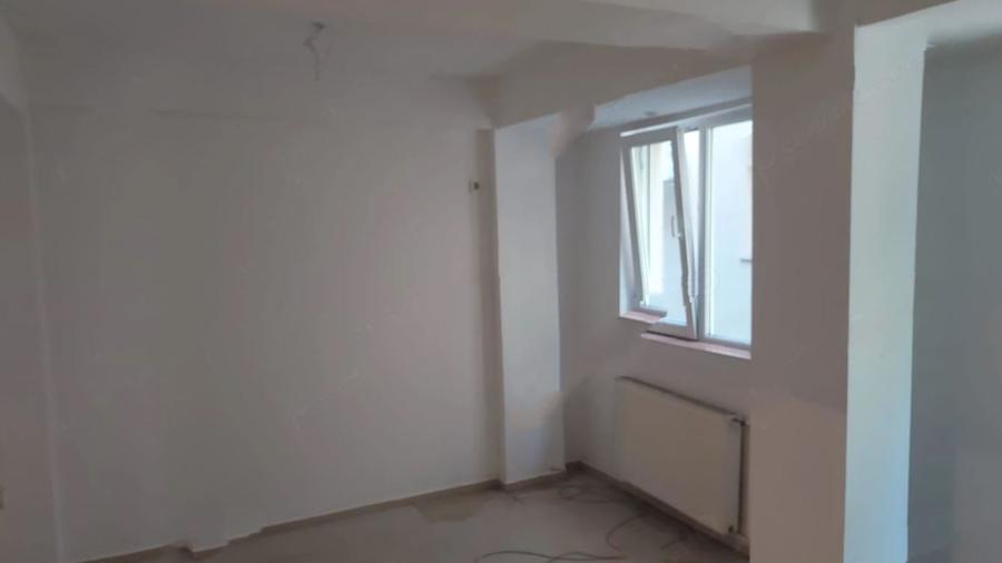 Apartament cu 2 camere decomandat în Splaiul Unirii