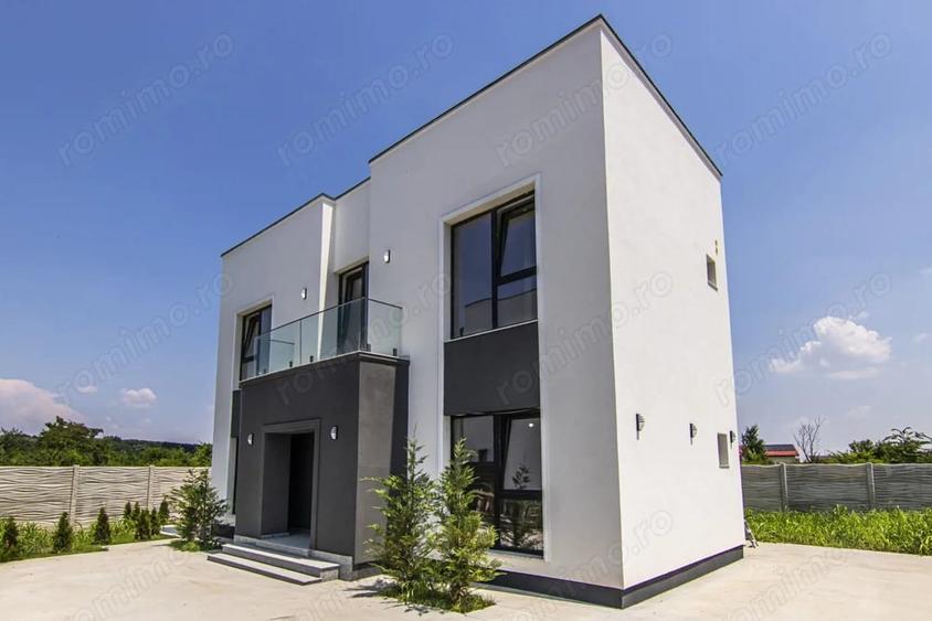 Casă cu 7 camere cu Teren 370 Mp în Ferme