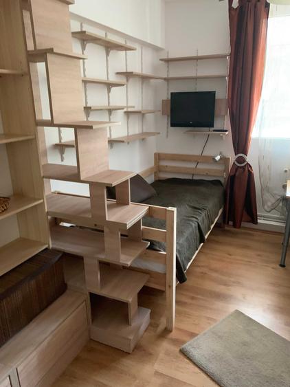 Apartament cu 3 camere decomandat în Titan