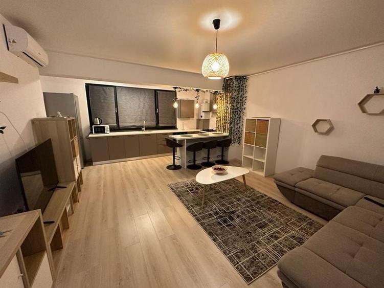 Apartament cu 2 camere semidecomandat în