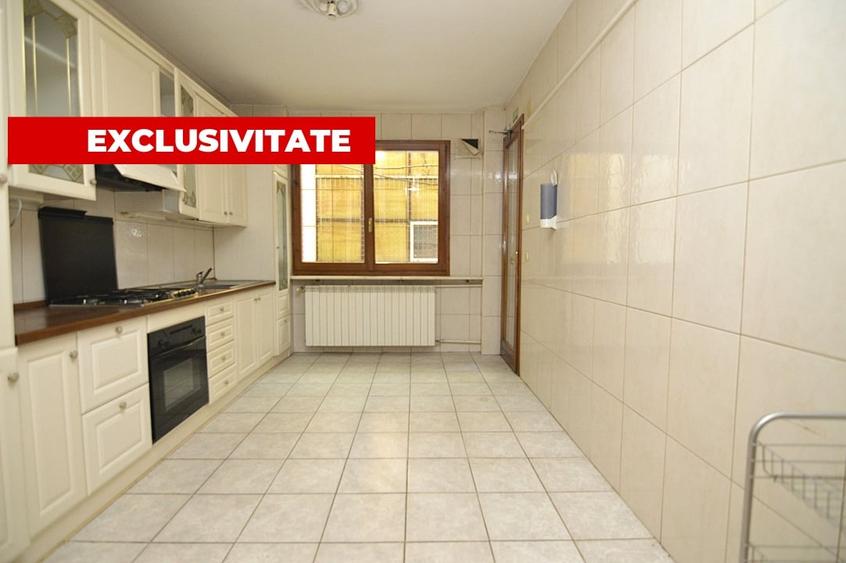 Casă individuală cu 8 camere cu Garaj în Gara de Nord