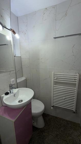 Apartament cu 3 camere semidecomandat în Cetate