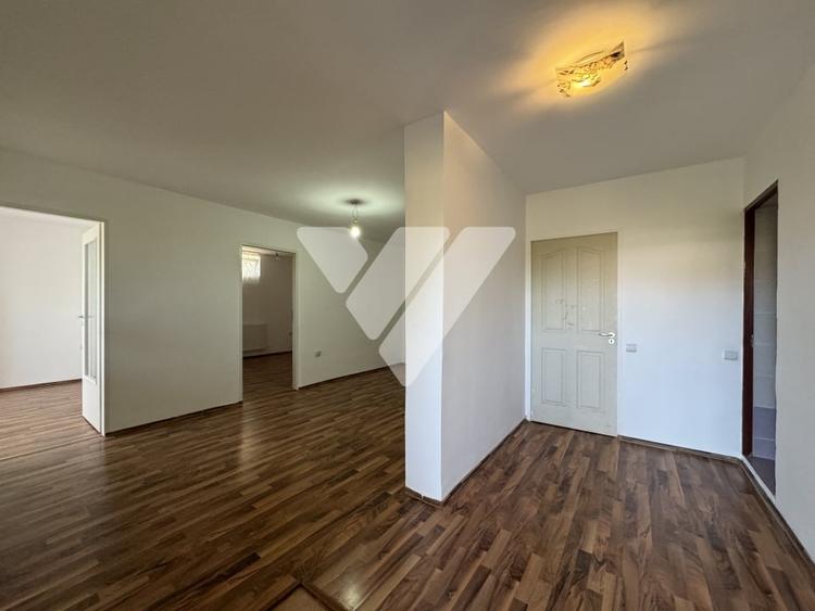 Apartament cu 3 camere decomandat în Turnișor