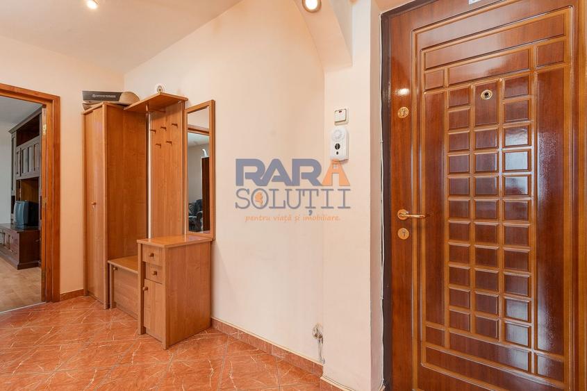 Apartament cu 3 camere semidecomandat, mobilat în Central