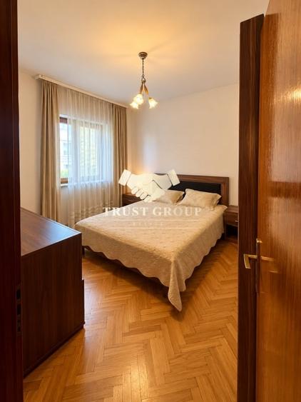 Apartament cu 3 camere semidecomandat în P-ța Victoriei
