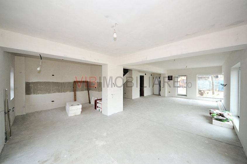 Casă cu 4 camere cu Teren 240 Mp în Central