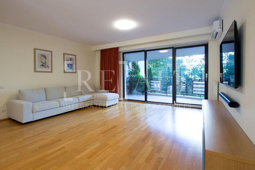 Apartament cu 4 camere semidecomandat, mobilat în Ștefan cel Mare