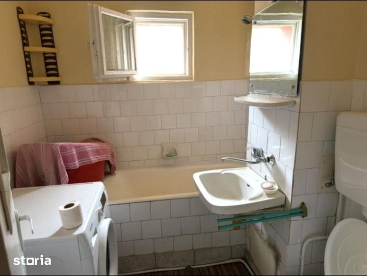 Apartament cu 3 camere decomandat în Micro 17