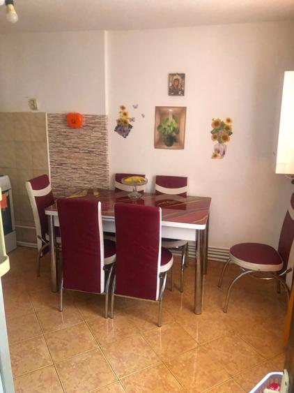 Casă cu 6 camere cu Teren 413 Mp în Vest