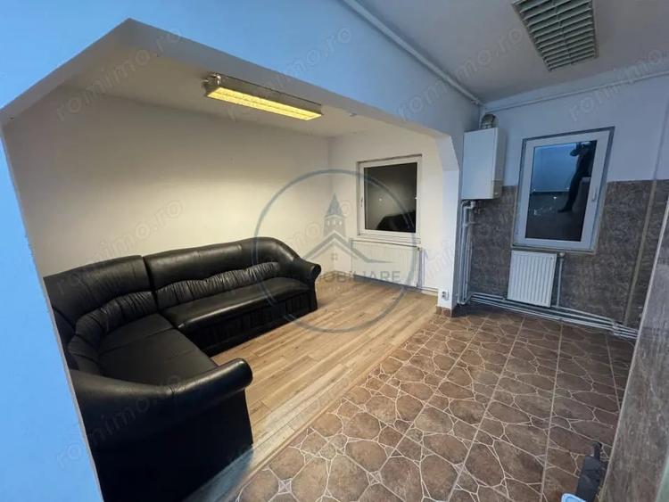 Apartament cu 3 camere semidecomandat în Sud