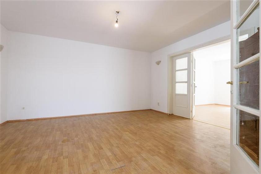 Casă individuală cu 5 camere cu Canalizare în Centrul Istoric