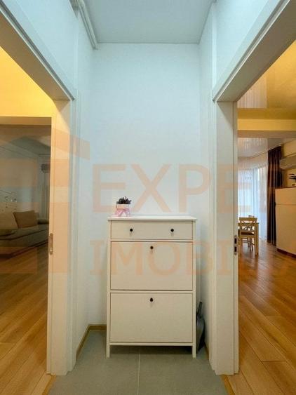 Apartament cu 3 camere semidecomandat, mobilat în Mamaia-Sat