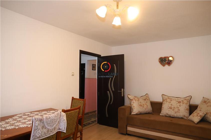 Apartament cu 3 camere decomandat, mobilat în Exterior Est
