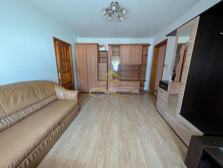 Apartament cu 2 camere semidecomandat în Mioriței