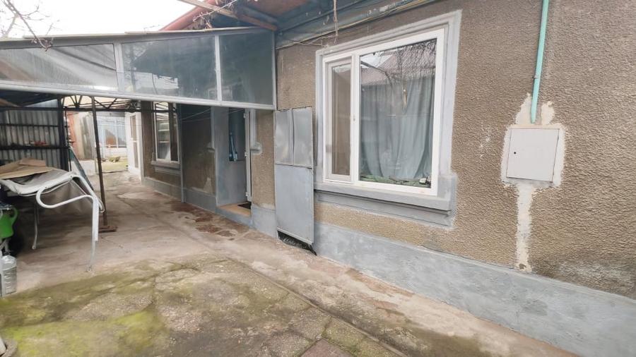 Casă individuală cu 2 camere cu Canalizare în Central