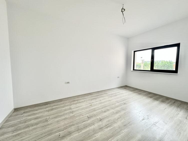 Duplex cu 5 camere cu Canalizare în Moșnița Nouă