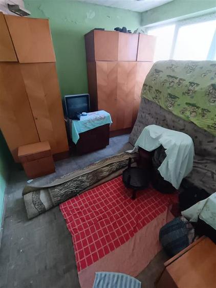 Apartament cu 3 camere semidecomandat în Independenței