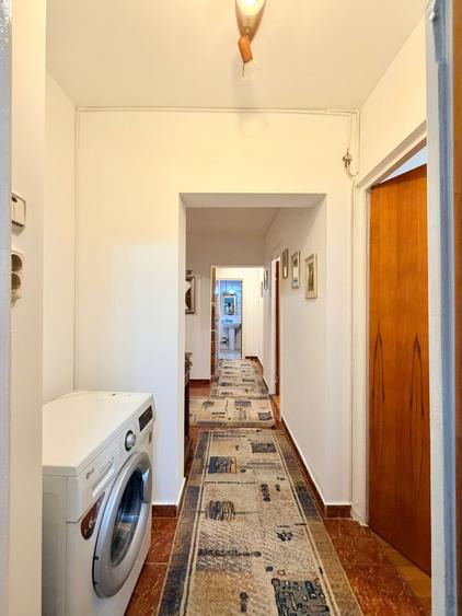 Apartament cu 3 camere decomandat, mobilat în Costin Georgian