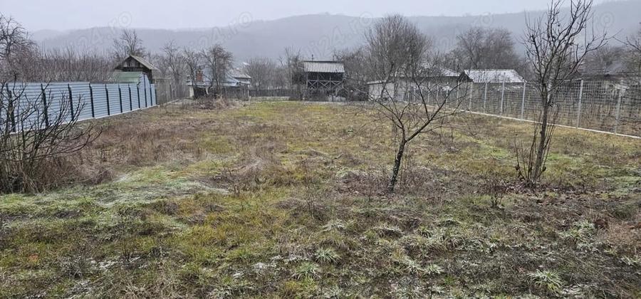 Casă cu 2 camere cu Teren 11000 Mp în Mitrofani