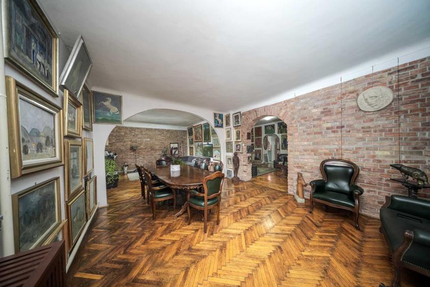 Casă cu 4 camere în Andrei Mureșanu