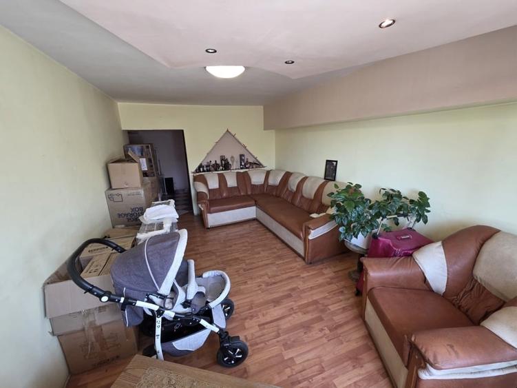 Apartament cu 4 camere decomandat în Rahova