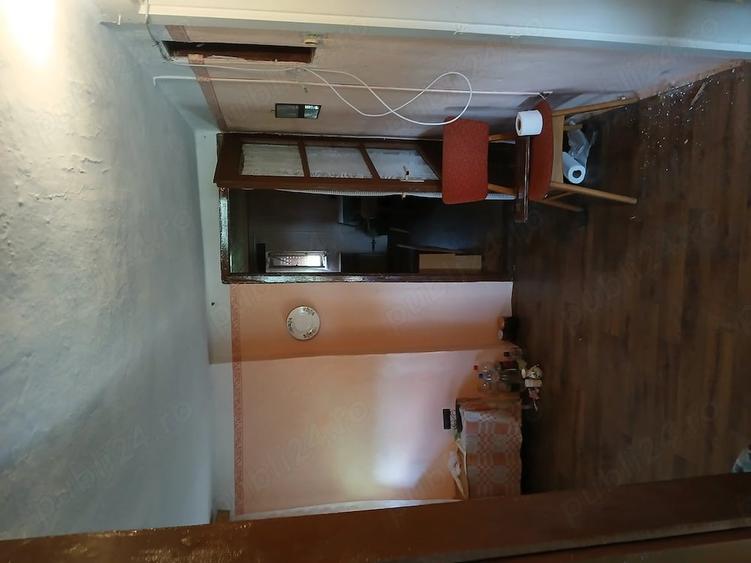 Casă cu 3 camere cu Teren 1500 Mp în Drăgășani
