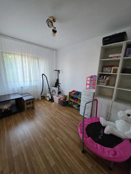Apartament cu 3 camere decomandat în E3