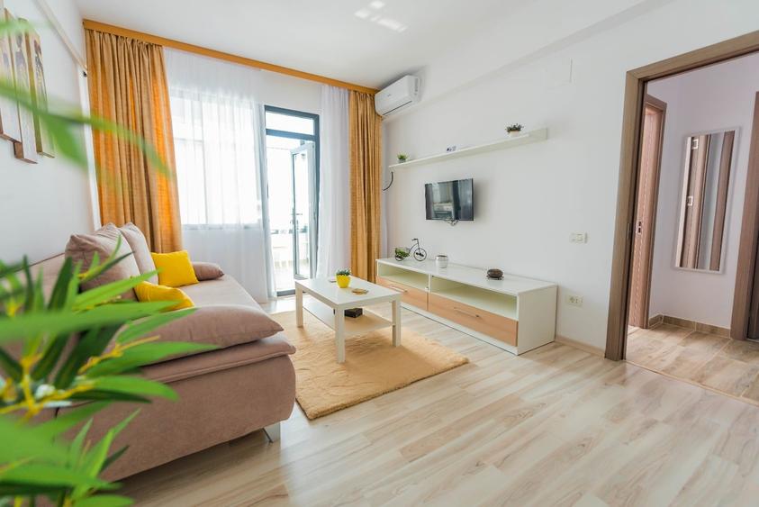 Apartament cu 2 camere decomandat, mobilat în Universitate