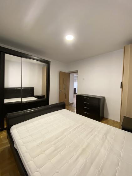 Apartament cu 3 camere decomandat, mobilat în Decebal