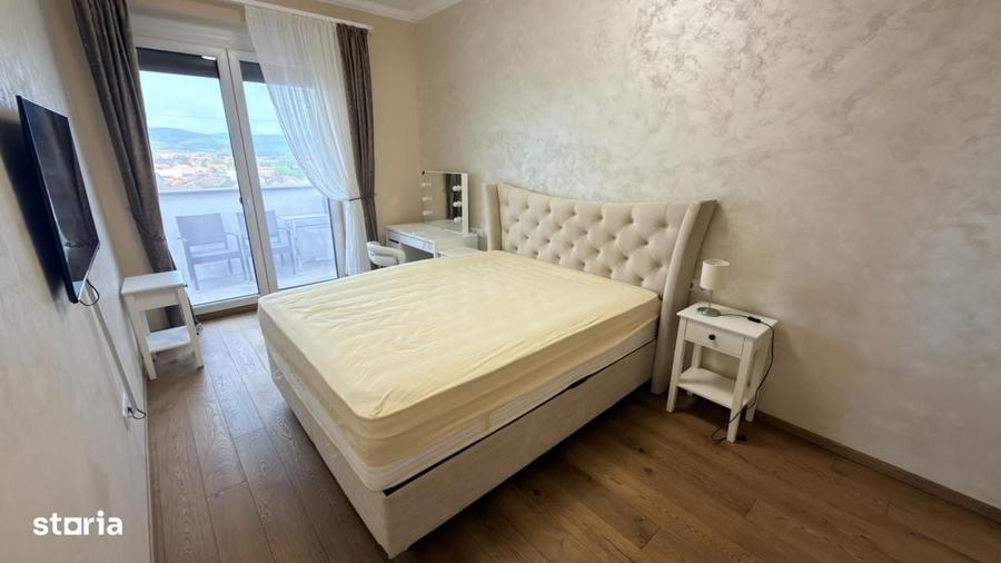 Apartament cu 3 camere decomandat în Lazaret