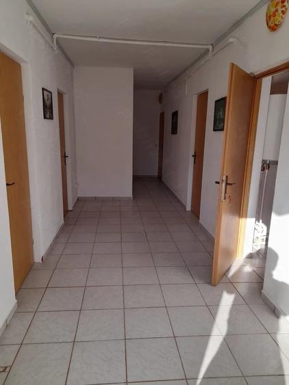Apartament cu 3 camere decomandat în Ciarda Roșie