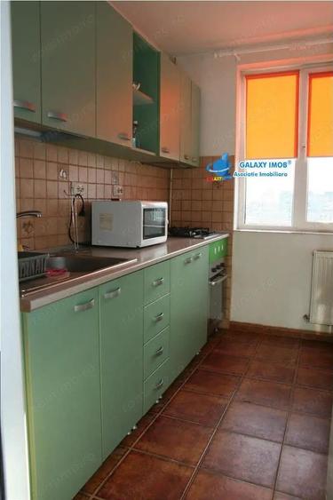 Apartament cu 3 camere semidecomandat în Drumul Taberei