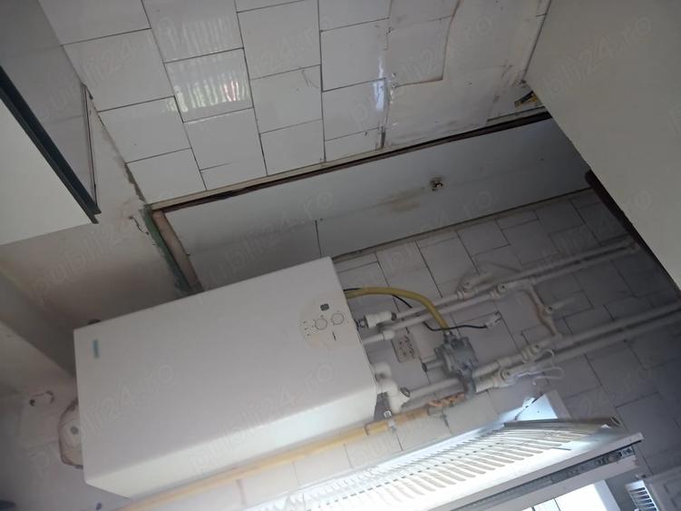 Apartament cu 3 camere semidecomandat în Central