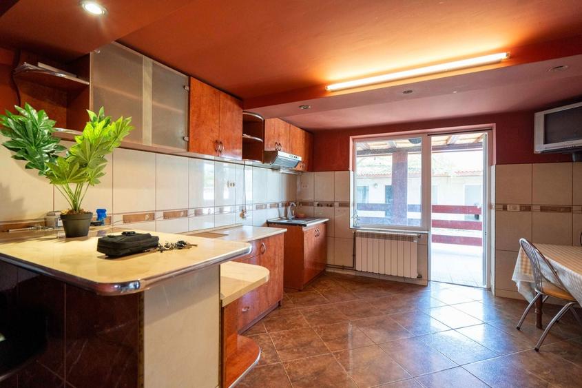 Casă individuală cu 5 camere cu Canalizare în Salca
