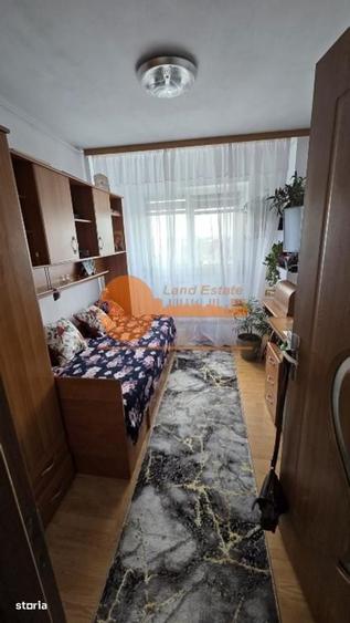 Apartament cu 3 camere semidecomandat în Ghencea