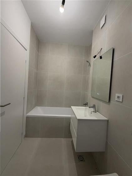 Apartament cu 2 camere decomandat în Baza 3