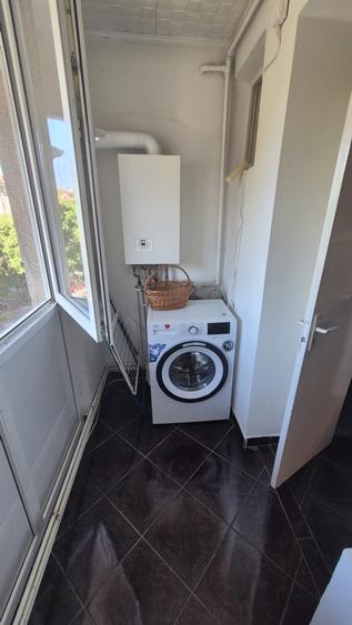 Apartament cu 4 camere decomandat în Central